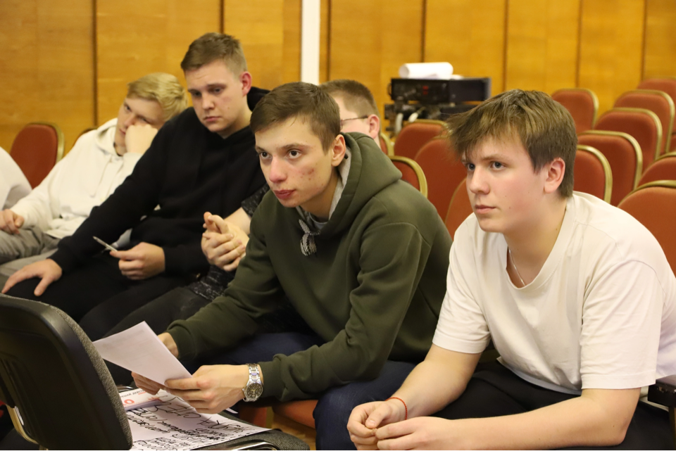 Молодежный бизнес. Молодежный парламент города Москвы. Студент группы Иванов. ТК 21 колледж Москва.